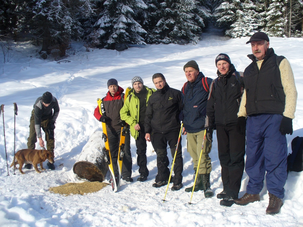 Fotogaléria Zimný výstup na Koľvač a pietna spomienka pri pomníku padlých pred Obecným úradom (27.januára 2013) - autori fotiek: Ján Knižka, Ján Parimucha a Vladimír Alexa (21) Zimný výstup na Koľvač a pietna spomienka pri pomníku padlých pred Obecným úradom (27.januára 2013) - autori fotiek: Ján Knižka, Ján Parimucha a Vladimír Alexa