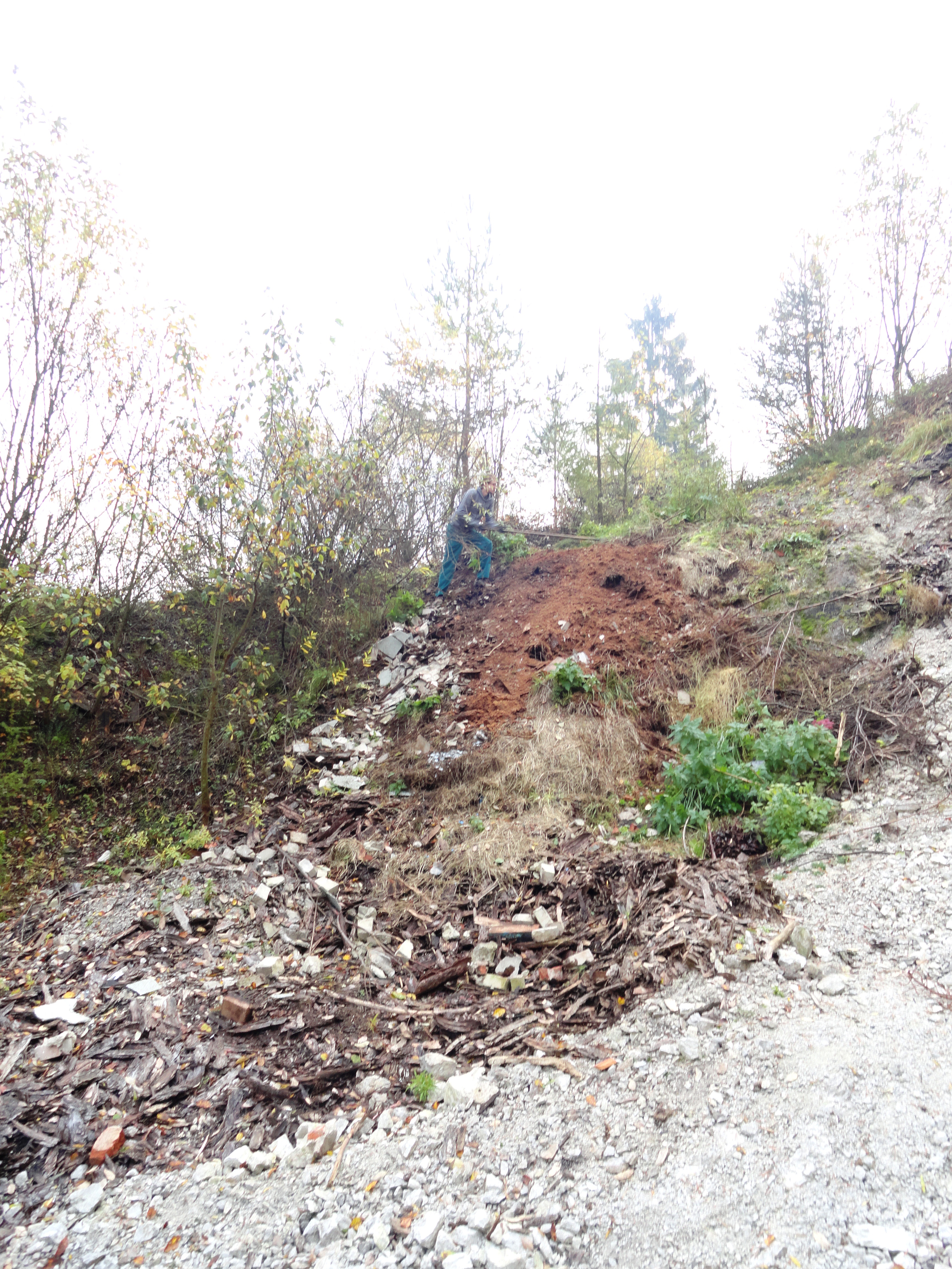 Fotogaléria Brigáda spojená s realizáciou projektu podporeného formou dotácie z Environmentálneho fondu v rámci Programu obnovy dediny - Zelená dedina “Odstránenie nelegálnej skládky odpadu v priestore bývalého dolomitového lomu v katastrálnom území obce Vernár ... Brigáda spojená s realizáciou projektu podporeného formou dotácie z Environmentálneho fondu v rámci Programu obnovy dediny - Zelená dedina “Odstránenie nelegálnej skládky odpadu v priestore bývalého dolomitového lomu v katastrálnom území obce Vernár ...